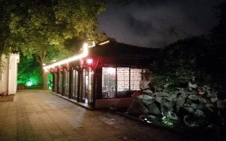 我是一家四星级仿古酒店的，我们要弄宣传栏，弄什么比较有新意？