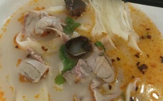 经营一家小的餐馆应该做出什么样的特色才能吸引顾客？