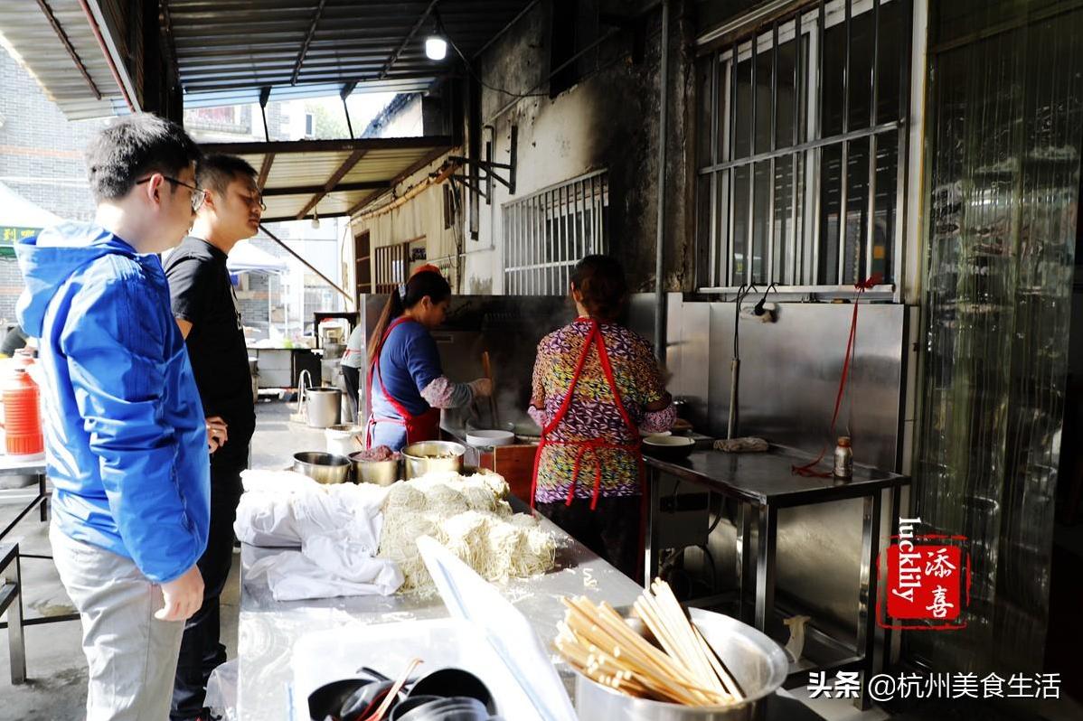 吃了这四家镇江代表性的网红面馆,基本就成了镇江锅盖面的全科生-第10张图片 吃了这四家镇江代表性的网红面馆,基本就成了镇江锅盖面的全科生-第10张图片